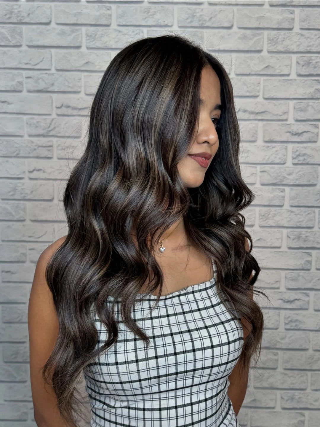 September hairstyles ideas 2026 Dark Glossy Waves With Side Part