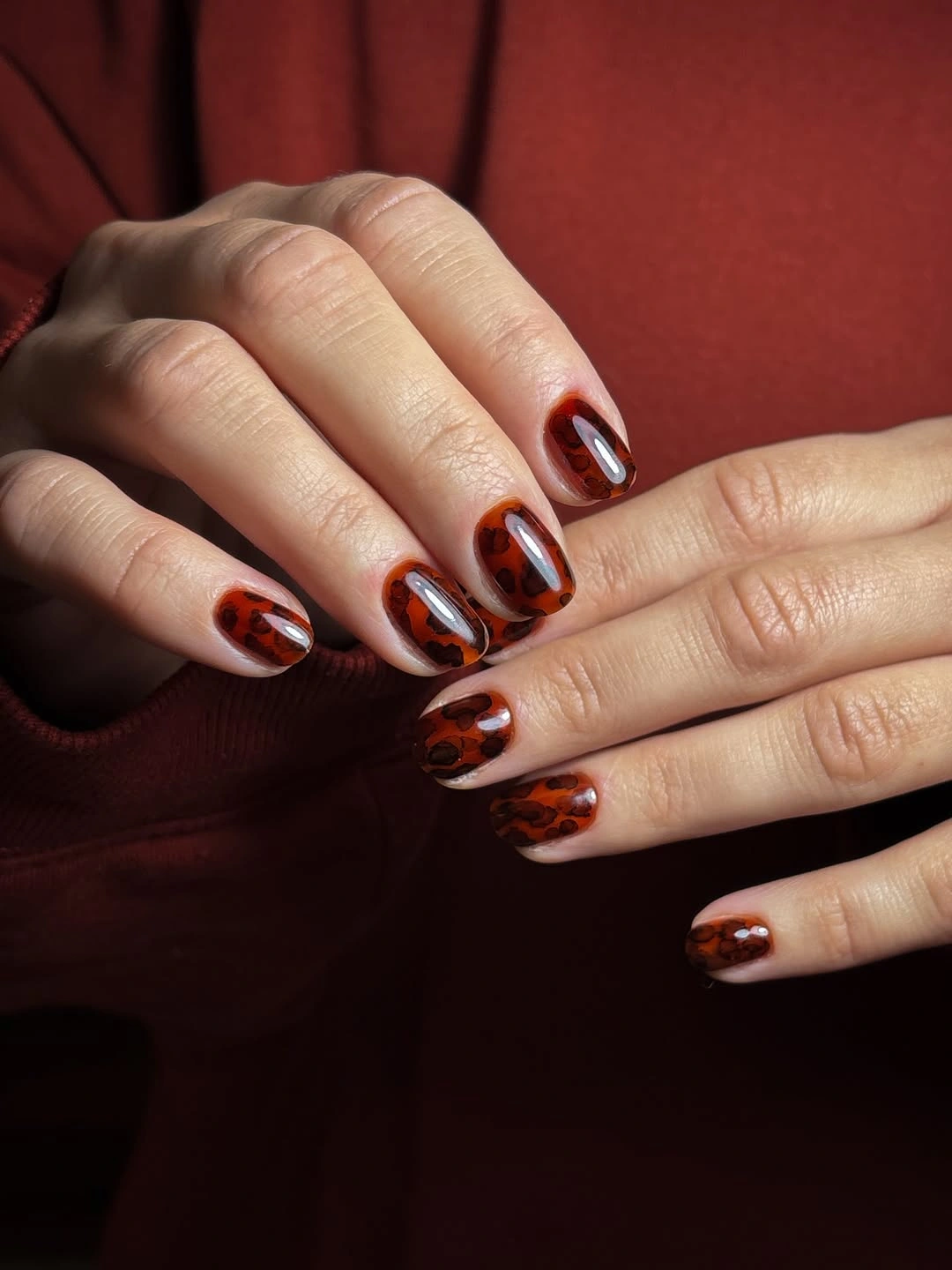 September nails color 2026 Amber Tortoise Short Rounded Nails