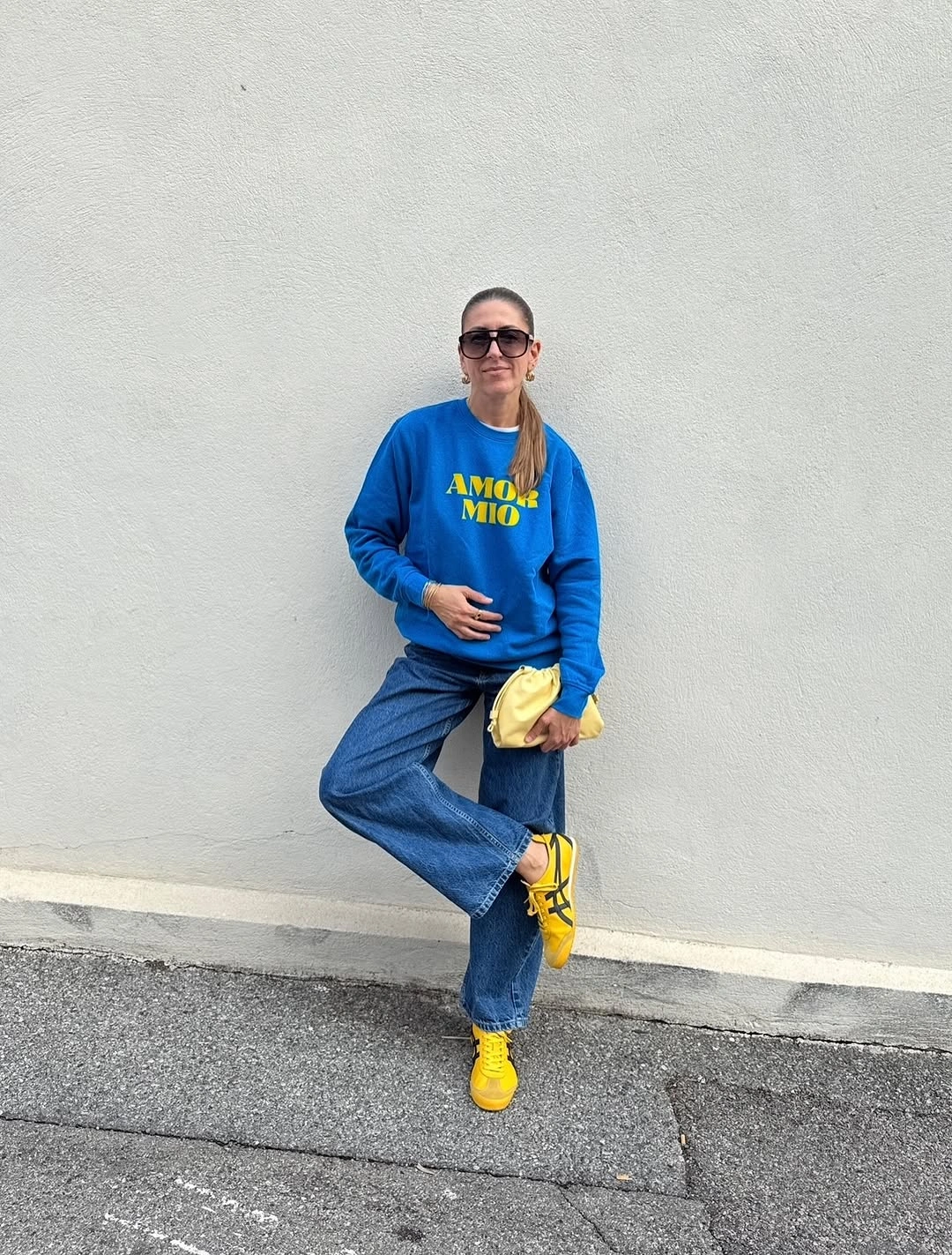September outfits ideas 2026 Blue Sweatshirt With Yellow Accessories