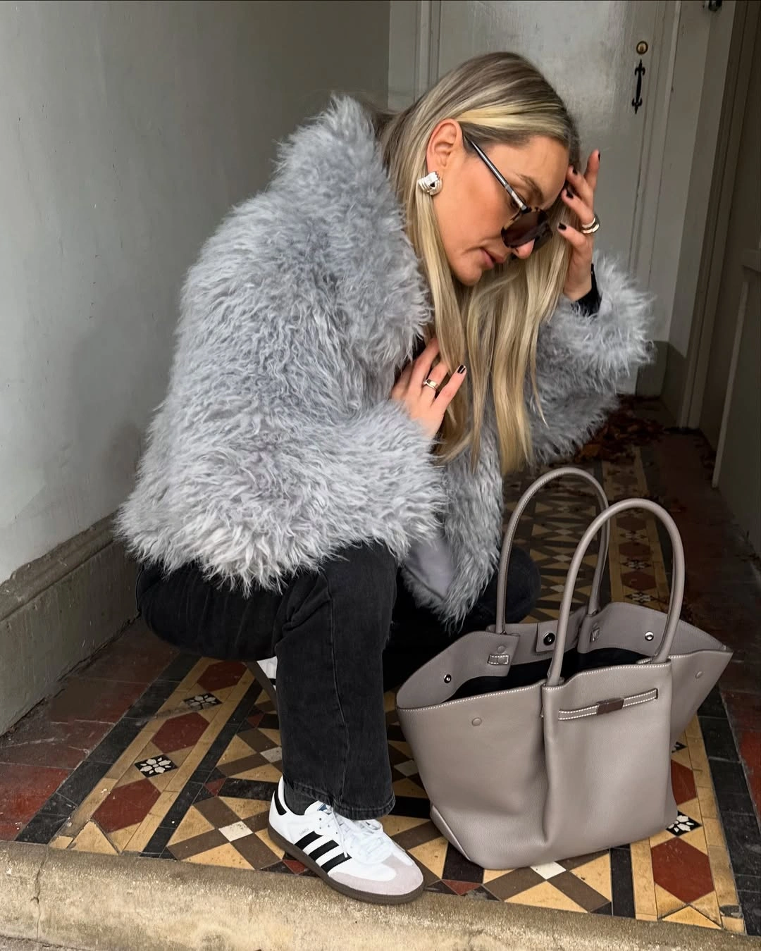 shaggy jacket Cool Grey Fur Meets Relaxed Weekend Denim
