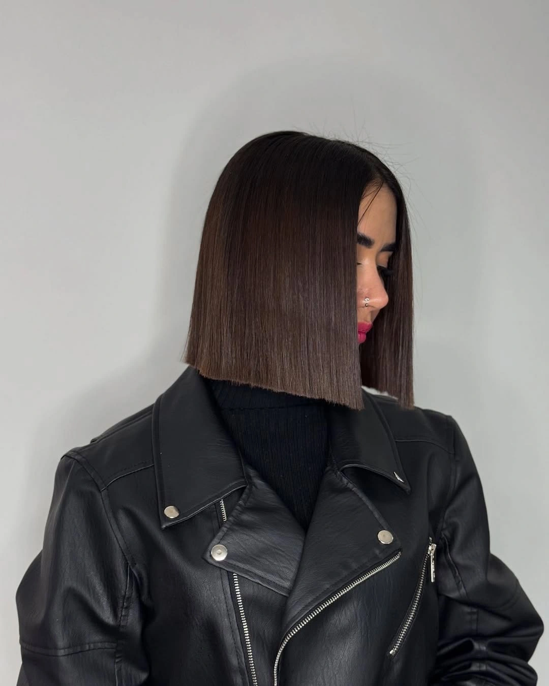 short bobbed hairstyle Ultra Sleek Blunt Bob with Fashion Minimalism