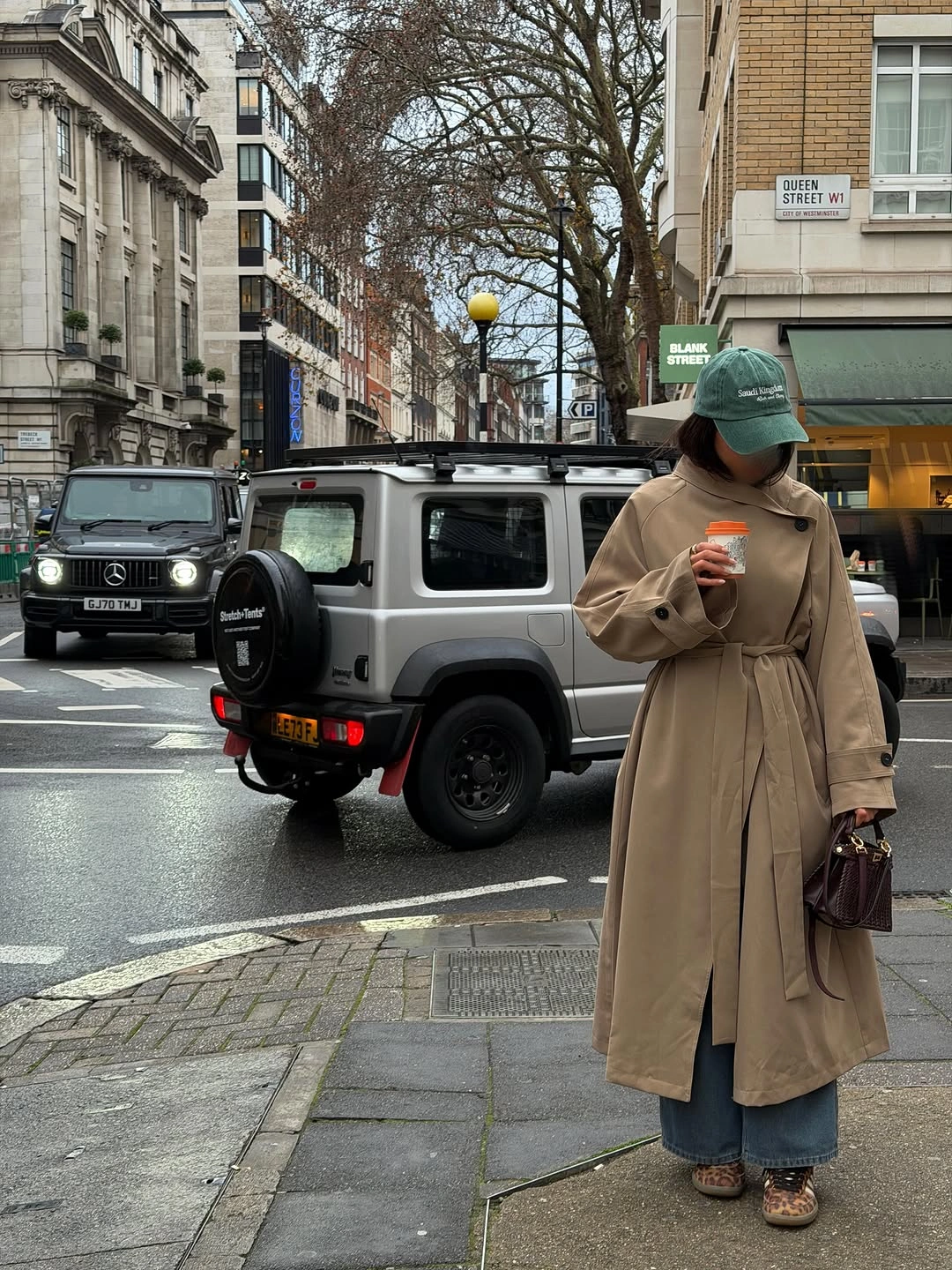 Trench coat fall outfits 2026 Classic Tan Trench Coat With Relaxed City Denim
