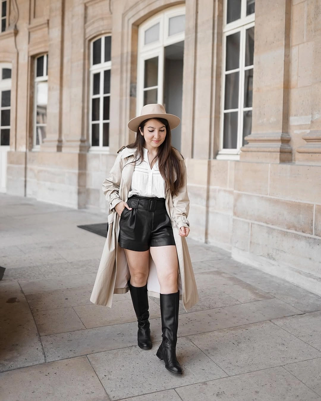 Trench coat fall outfits 2026 Beige Trench Coat With Leather Shorts And Boots