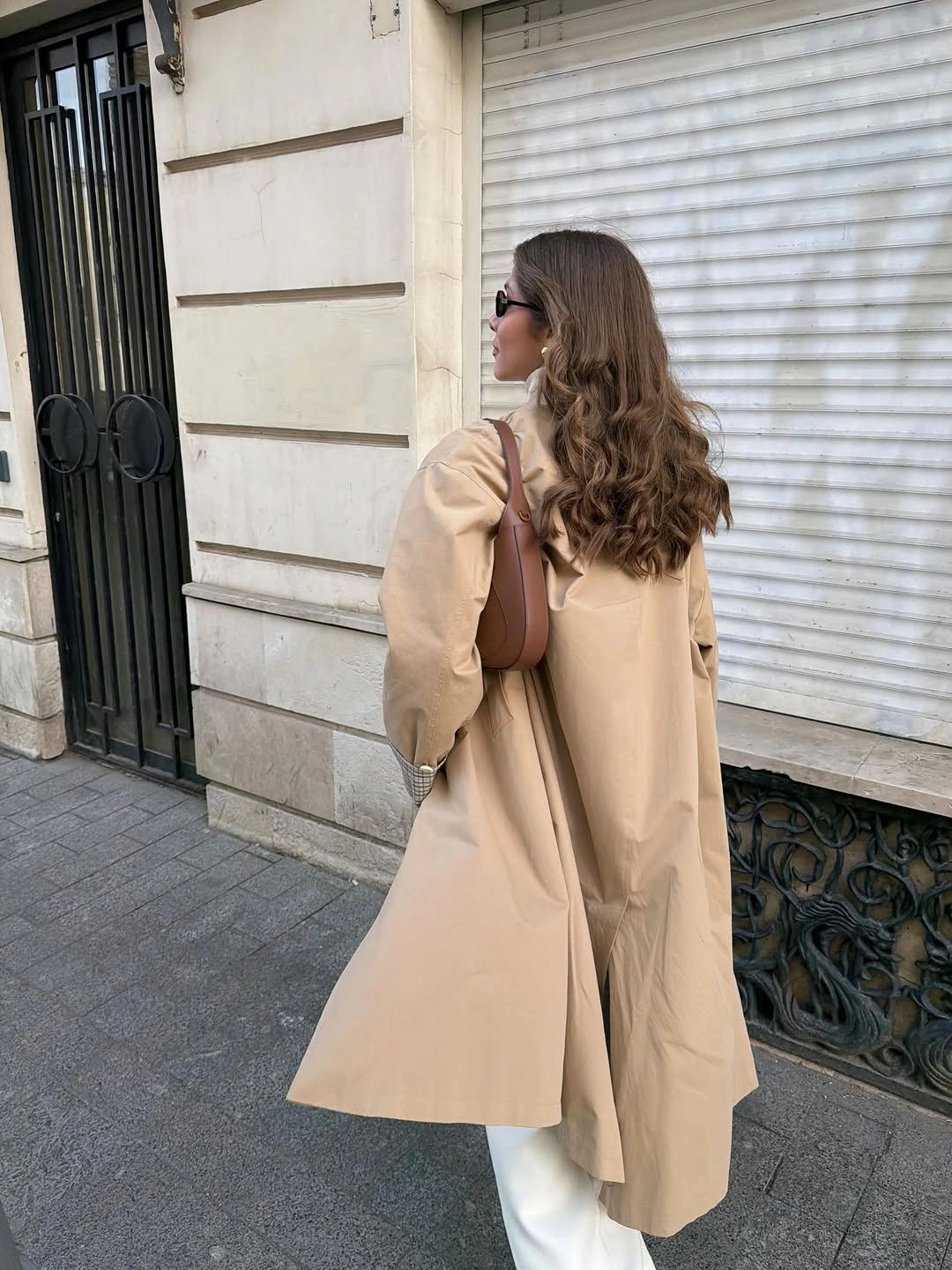 Trench coat fall outfits 2026 Soft Beige Trench Coat And Elegant Minimal Layers