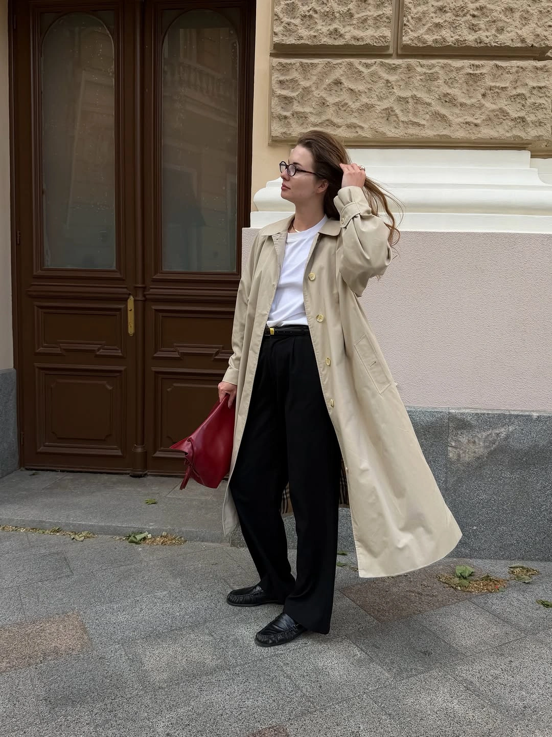 Trench coat fall outfits 2026 Cream Trench Coat With Red Accent Accessories
