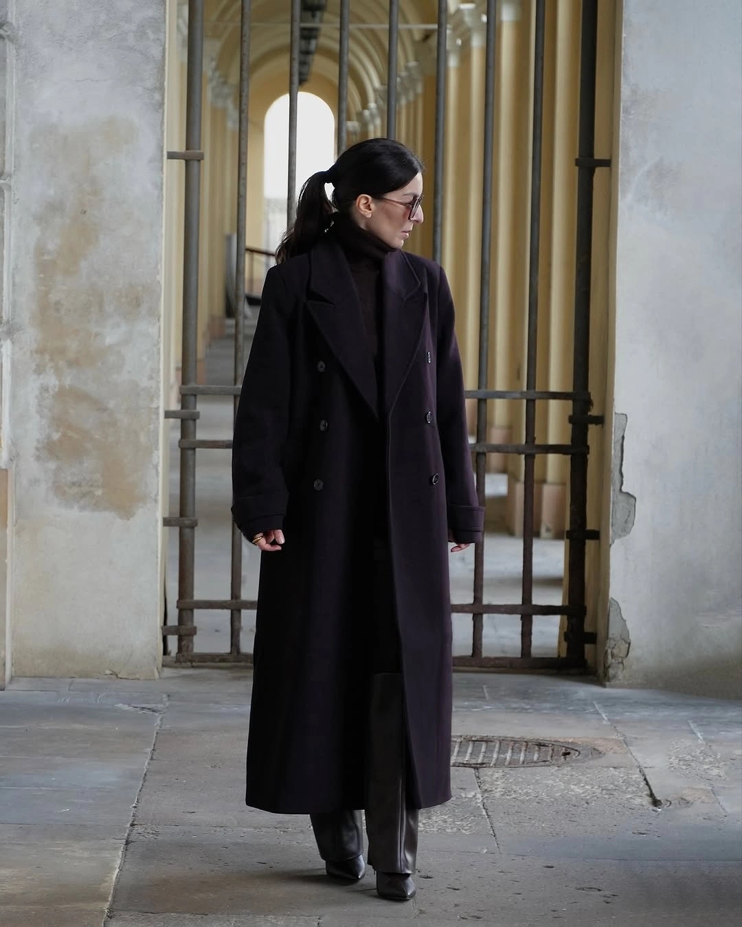 Trench coat fall outfits 2026 Black Long Trench Coat With Minimal Fall Elegance