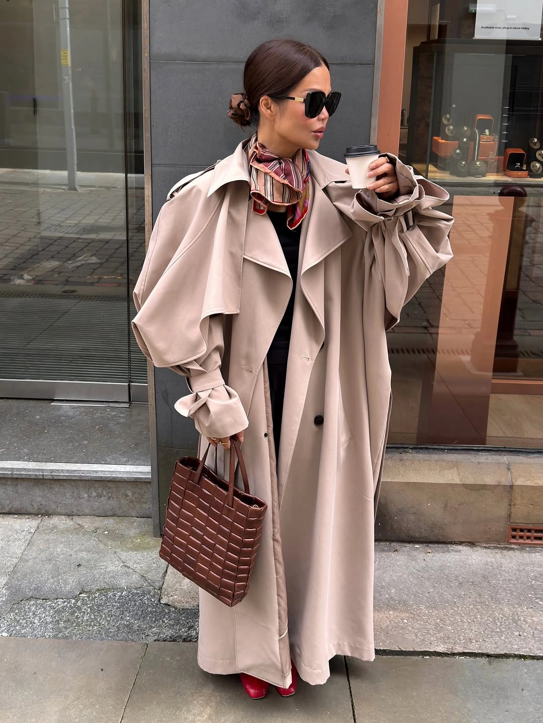 Trench coat fall outfits 2026 Soft Tan Trench Coat With Statement Accessories
