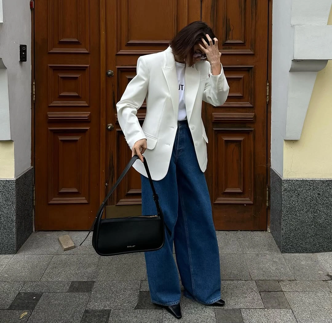 wide leg jeans outfit fall 2026 White Blazer And Wide Jeans With A Chic Evening Twist