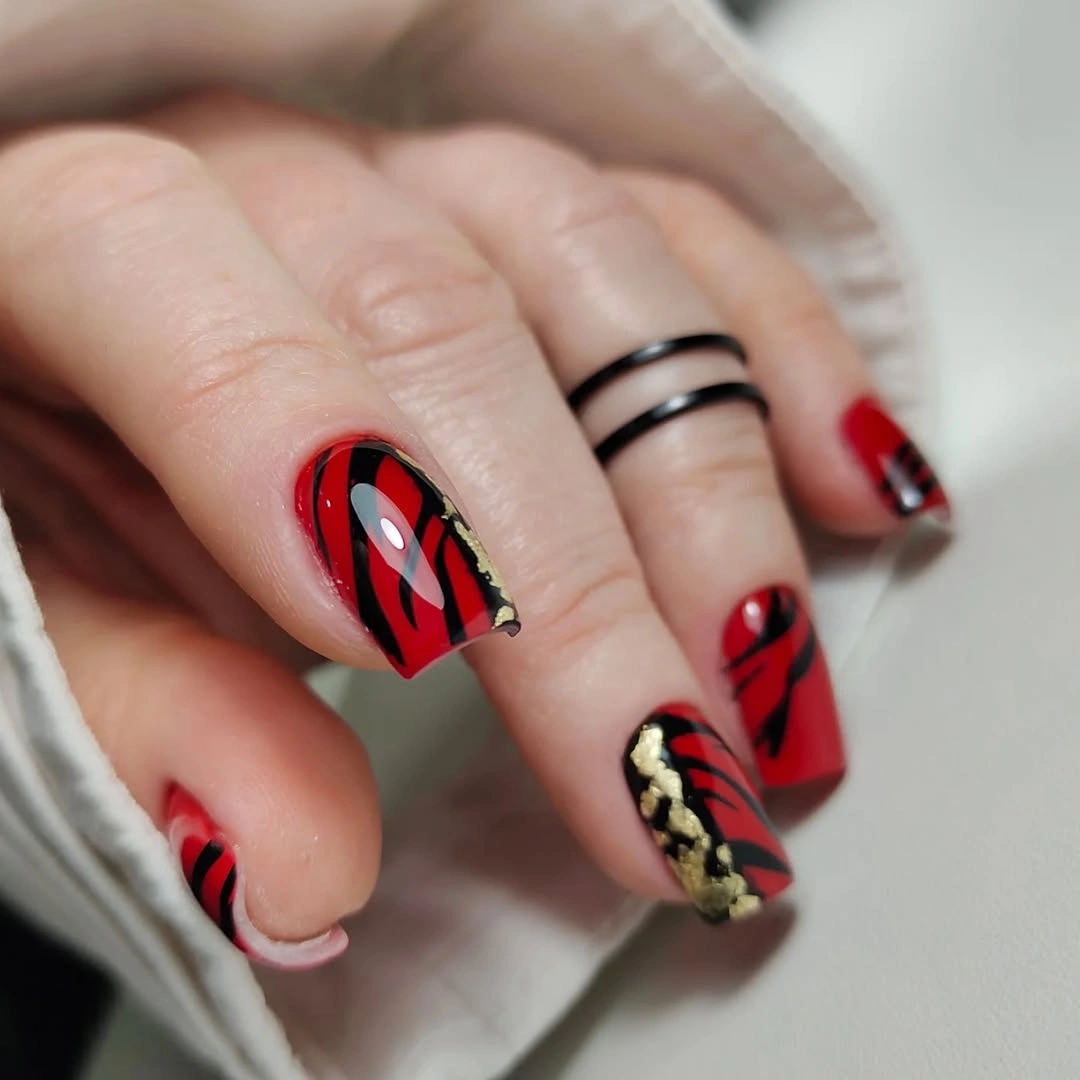 Medium red black square nails with patterned accent