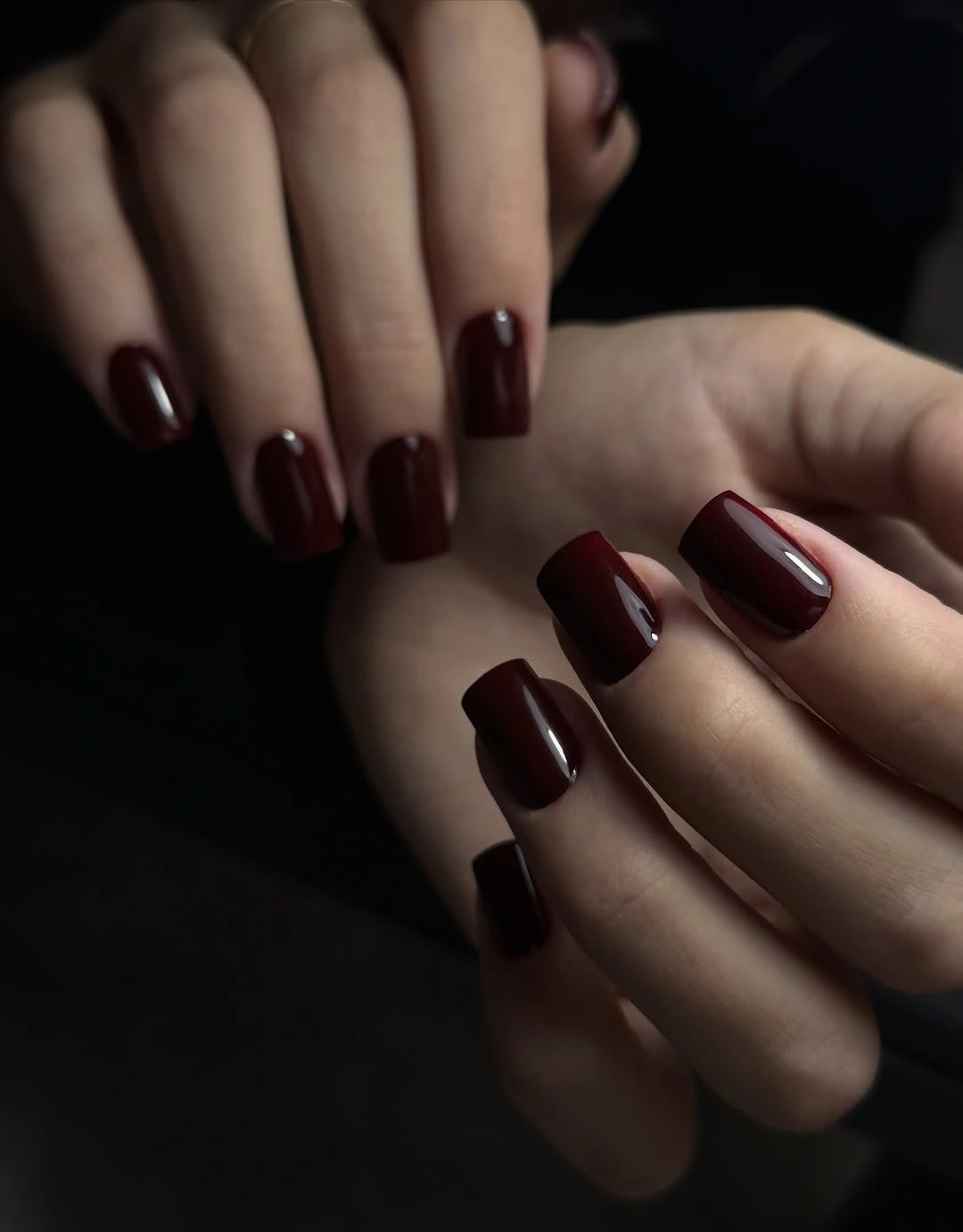 Short glossy deep burgundy square nails