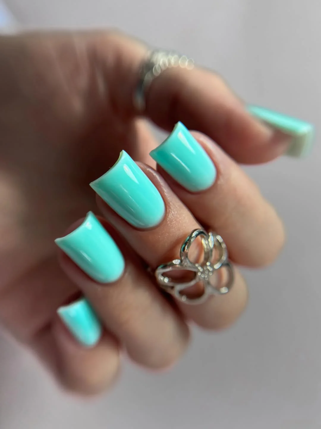 Short glossy bright turquoise square nails