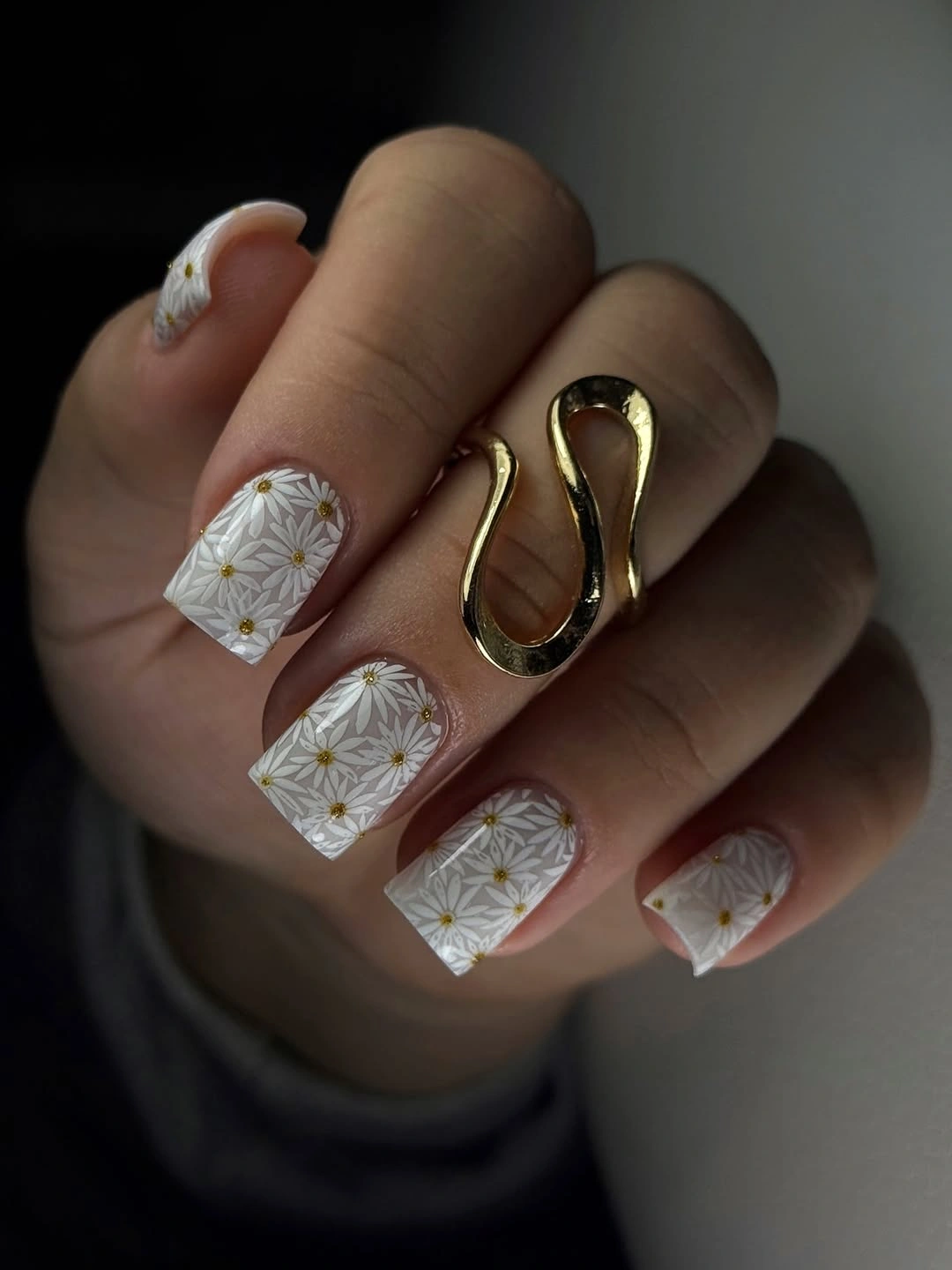 Short cream nails with small white floral accents