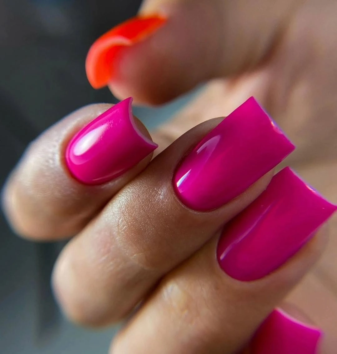 Medium square nails in vivid high-gloss fuchsia
