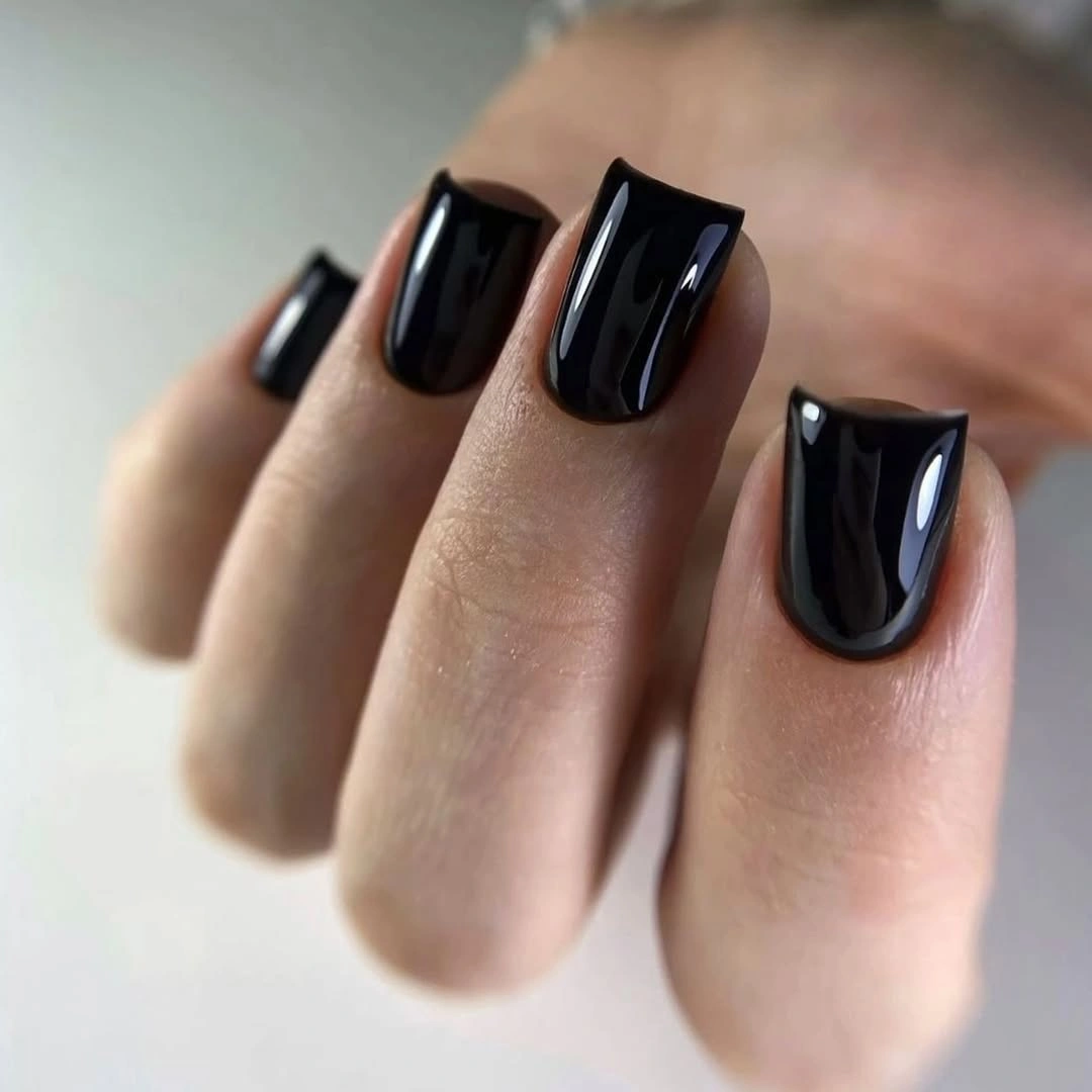 Short glossy black rounded-square nails with clean edges