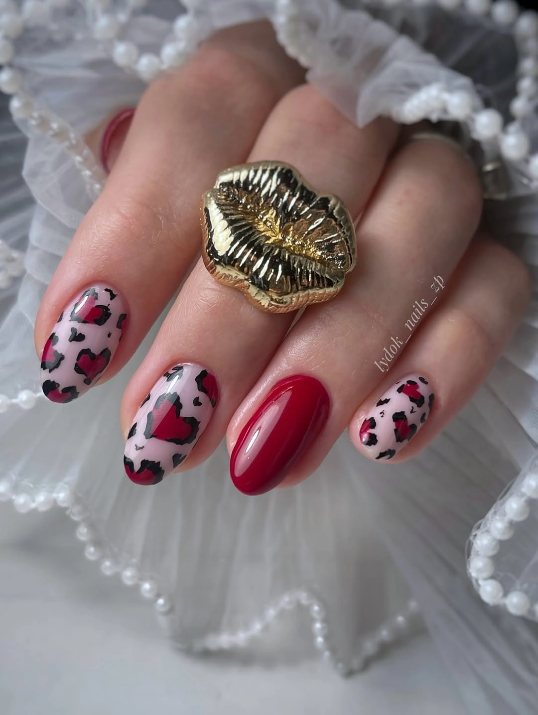 Short pink camouflage nails with one burgundy accent