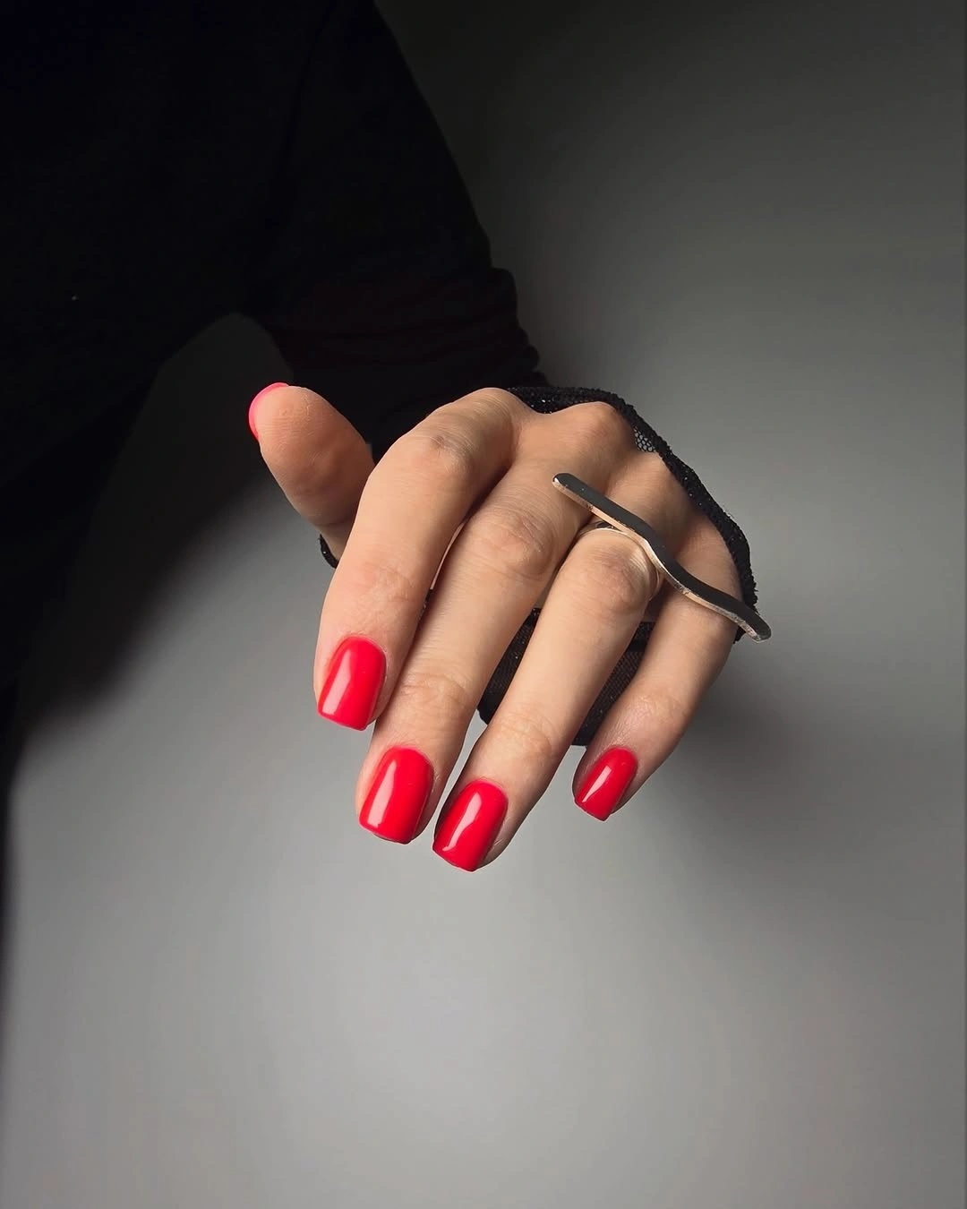 Vivid short red square nails