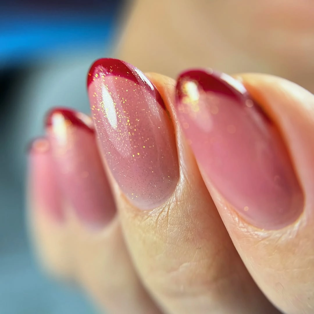 Short rosy almond nails with fine golden shimmer