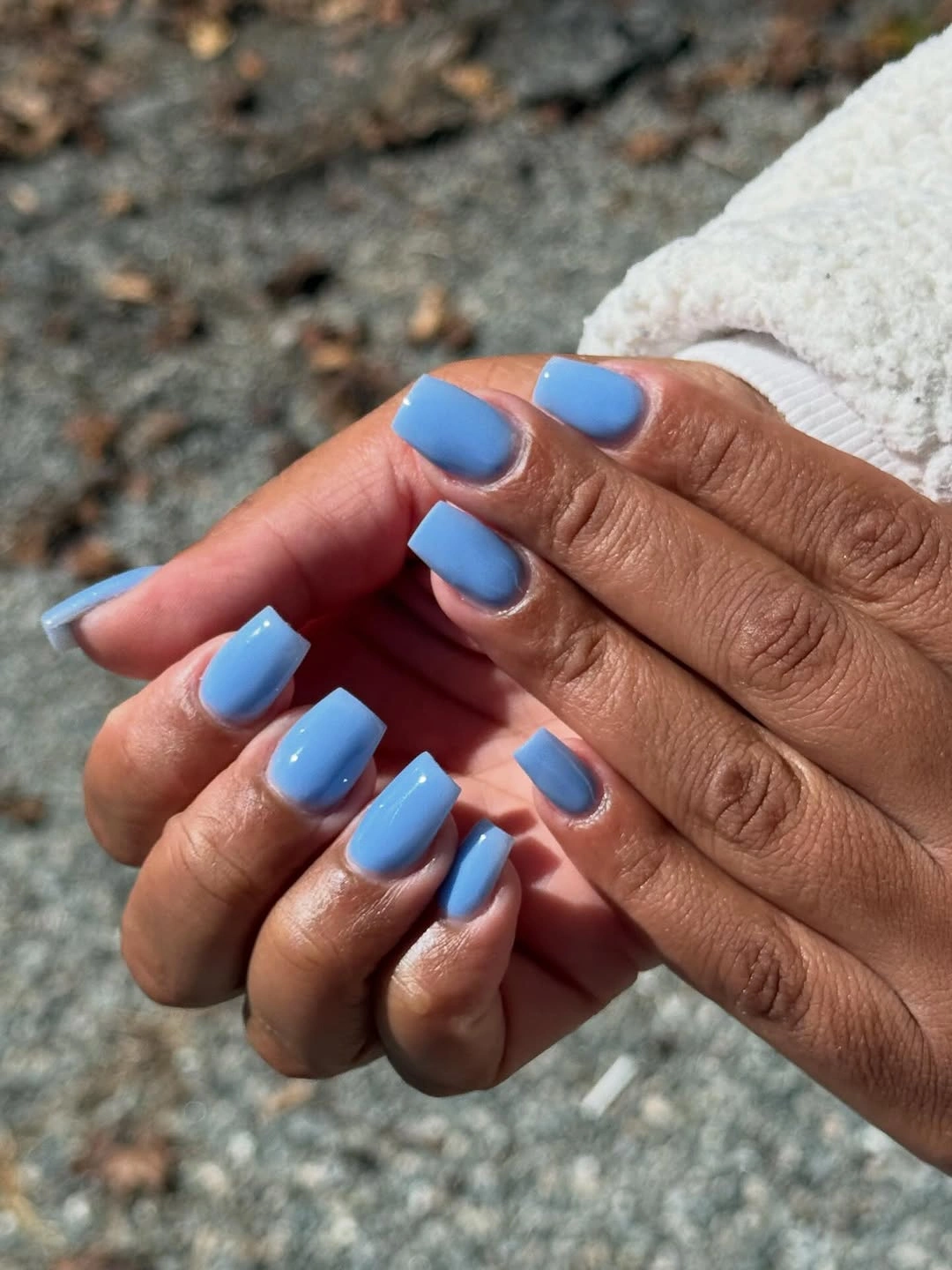 Short vivid blue coffin nails in a glossy solid color