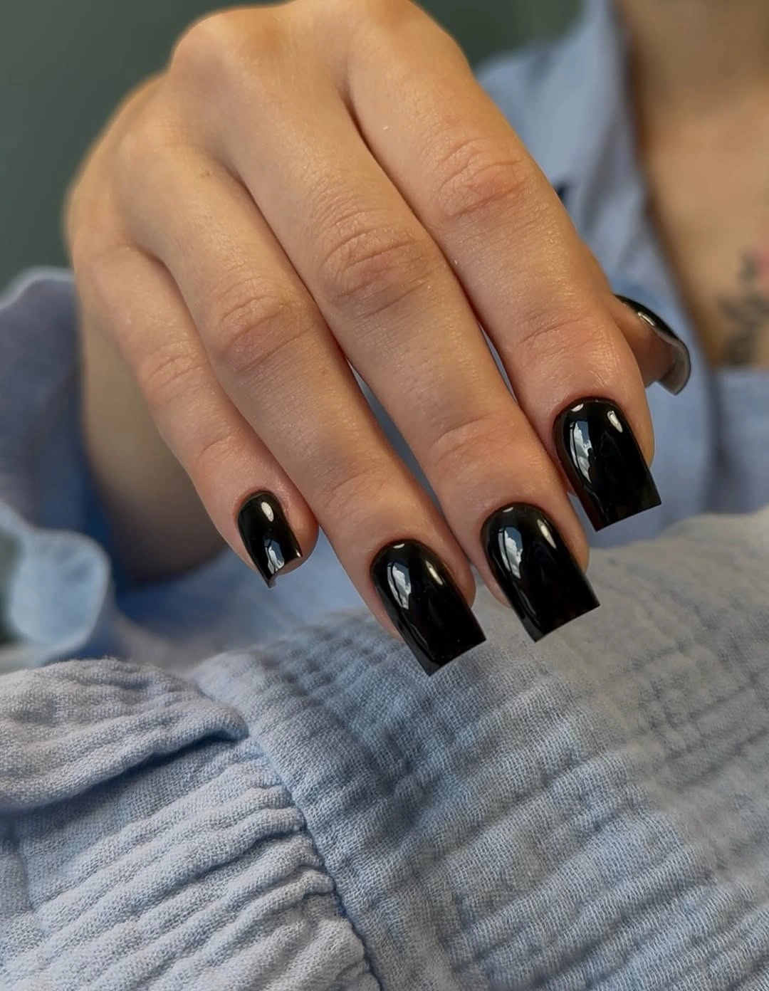 Short glossy black nails with square tips
