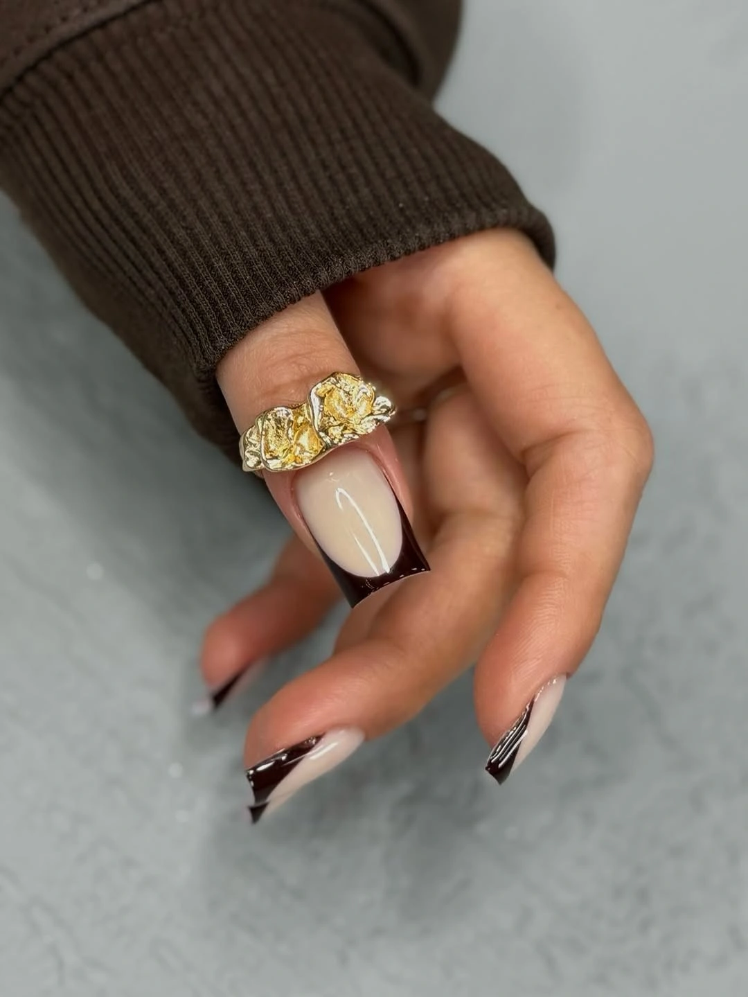Short square nude nails with burgundy tips