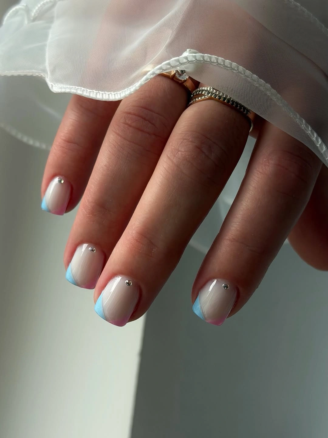 Short nude nails with pastel corner tips