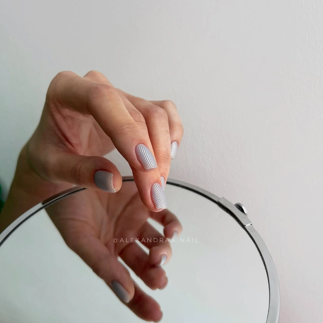 Short cool gray nails with subtle fine white diagonal line texture