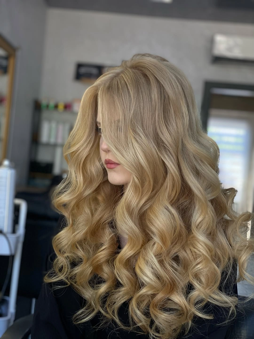 long blonde waves with full crown and central direction