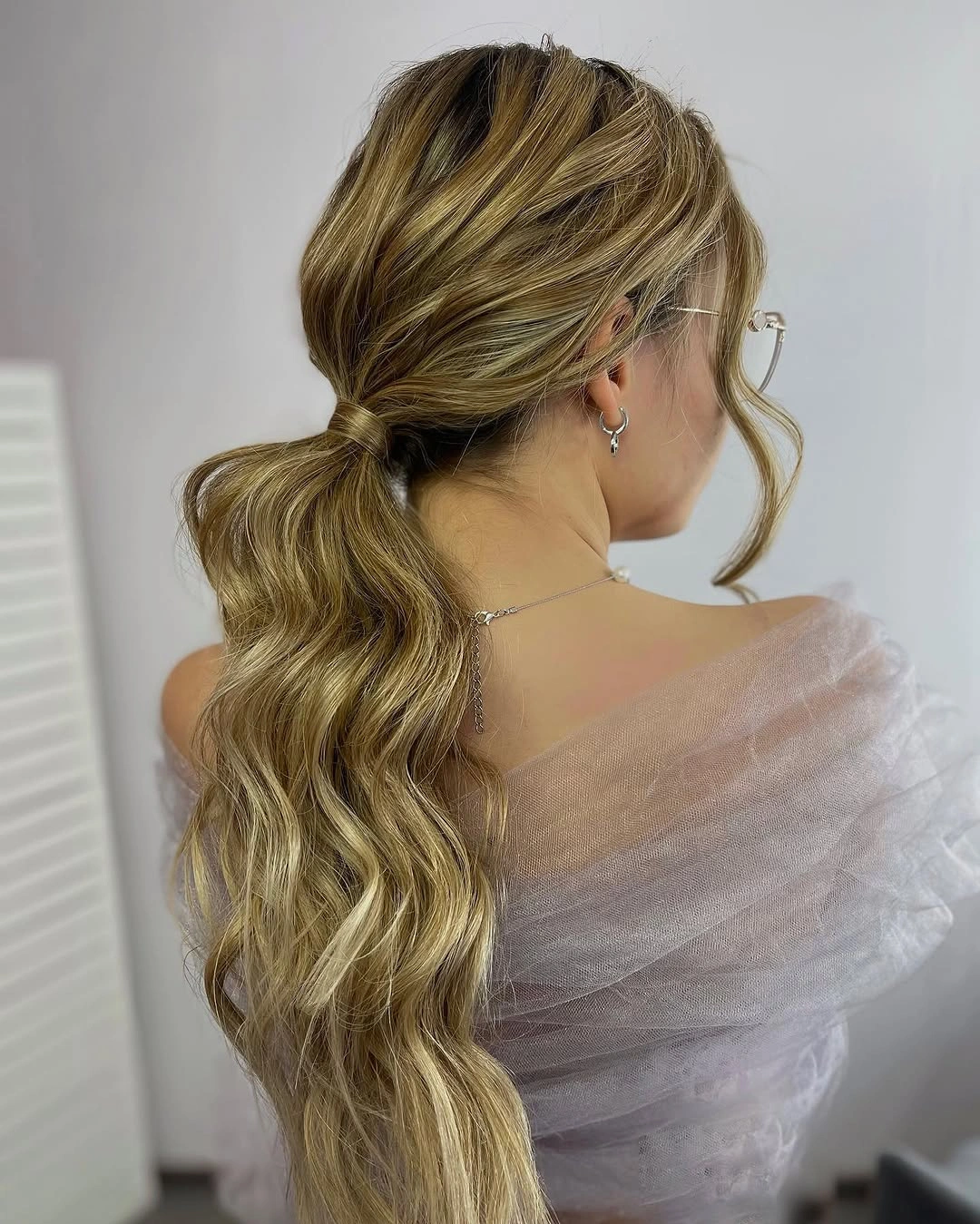 rear view of low twist with long highlighted waves