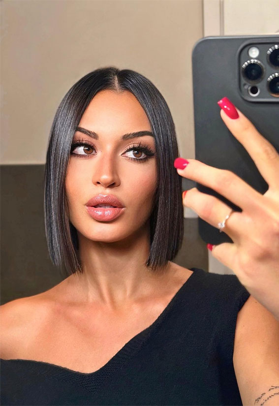 Sleek Chin-Length Blunt Bob — Winter Hairstyles for Short Hair
