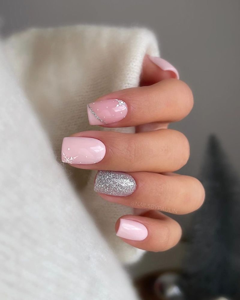 23+ Snowflake Nail Art Ideas for a Winter Wonderland Look - Nails for Confidence