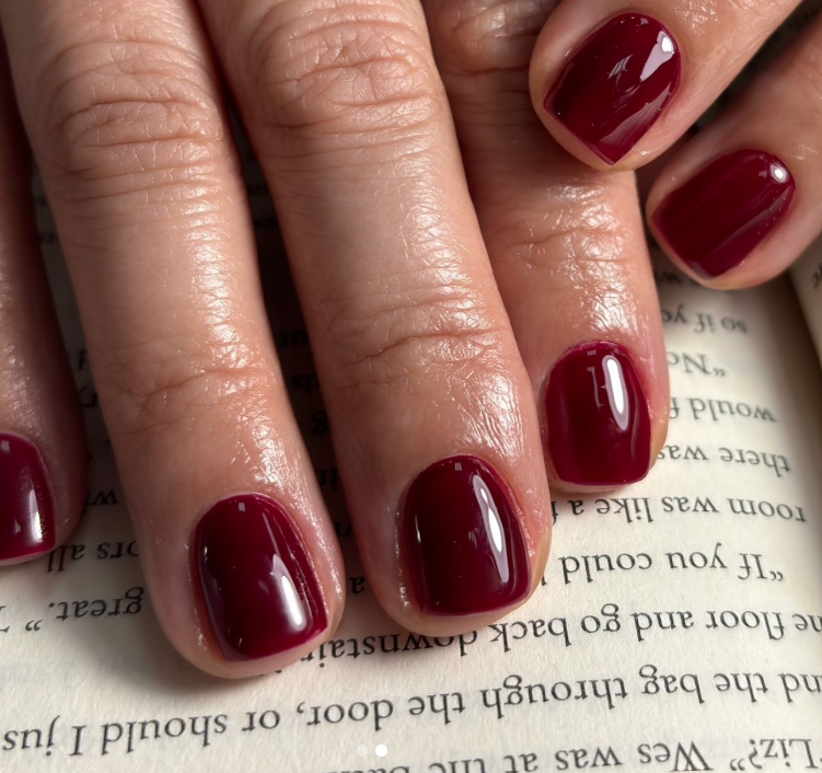 Short Dark Winter Nails: The Chicest Nail Trends for Cold Weather – Mani.lt