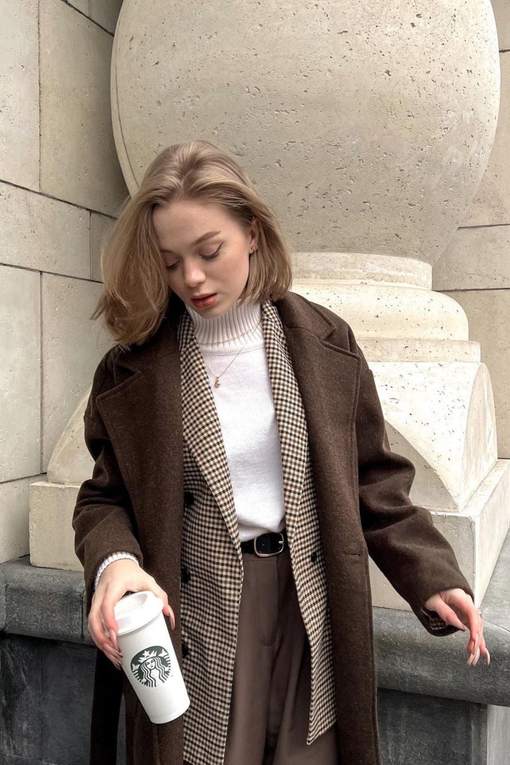30 Dark Academia Outfit Ideas for the Ultimate Bookish Vibe