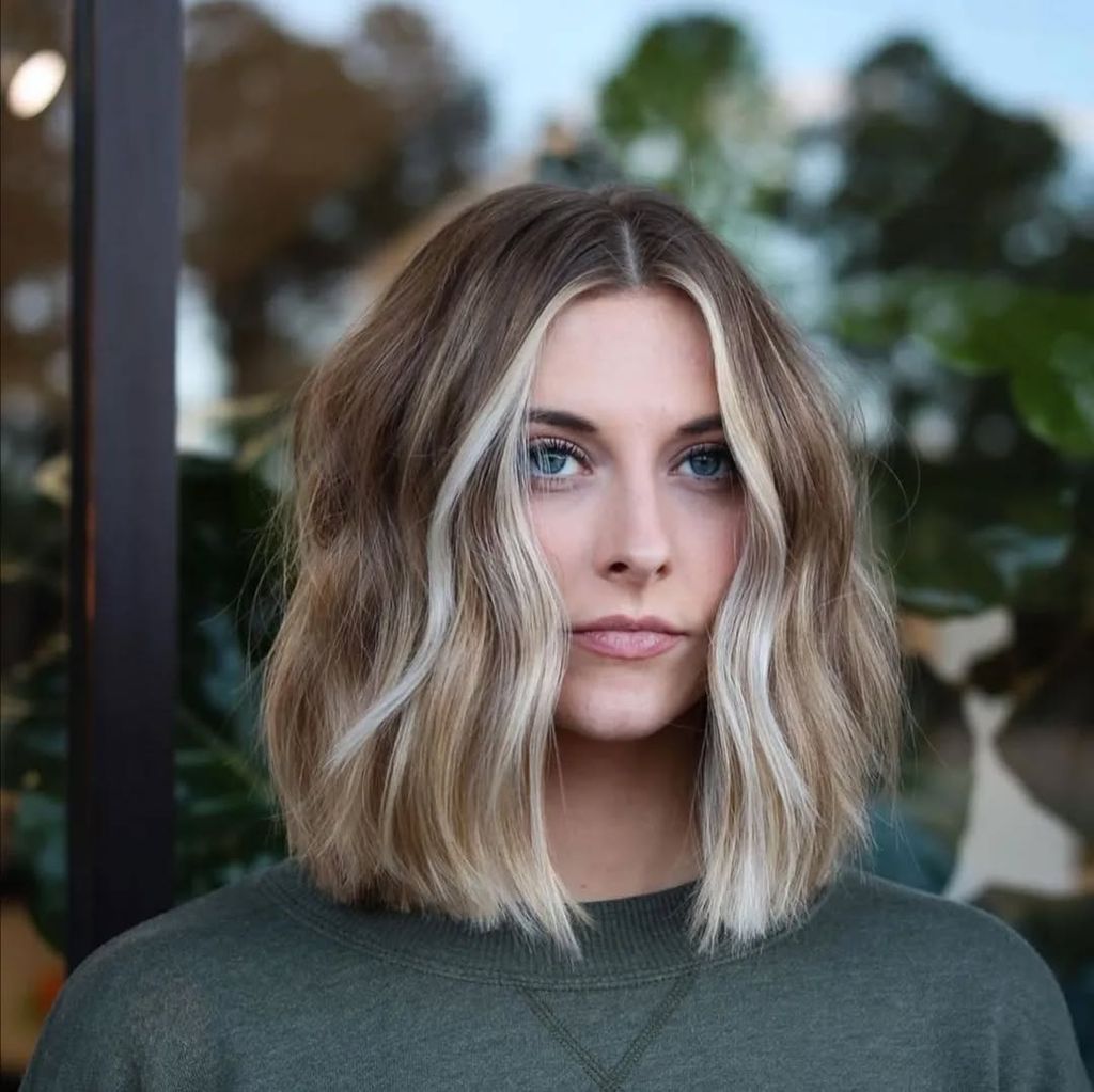Collarbone Lob With Face-Framing Highlights Collarbone Lob With Face-Framing Highlights — Medium Length Winter Haircuts