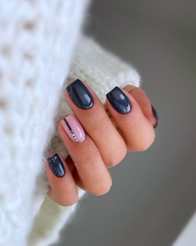 Rhinestone Accent Grey-Blue Rhinestone Accent Grey-Blue — Navy Blue Nails