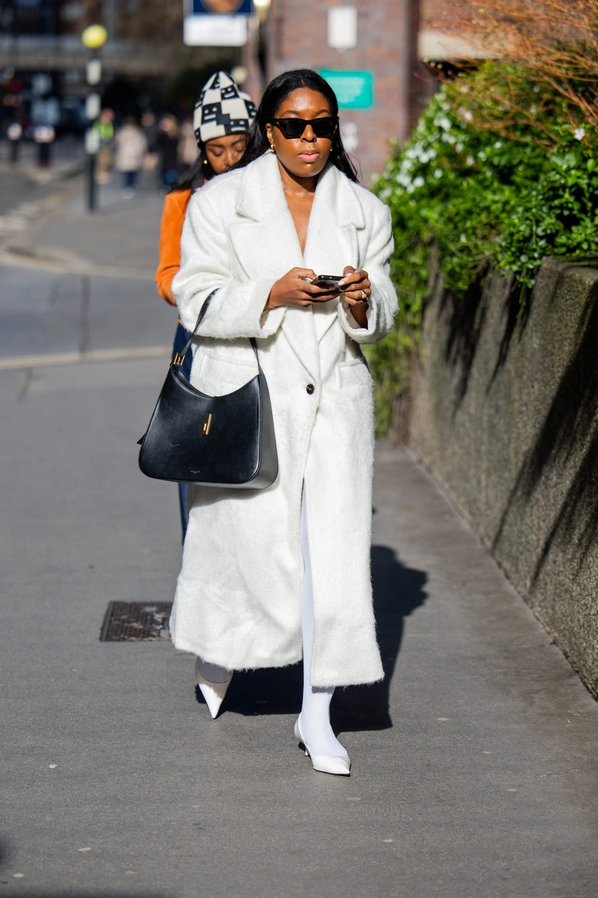 Textured White Wool Coat for an Elegant Winter Ensemble Textured White Wool Coat for an Elegant Winter Ensemble — London Winter Outfits