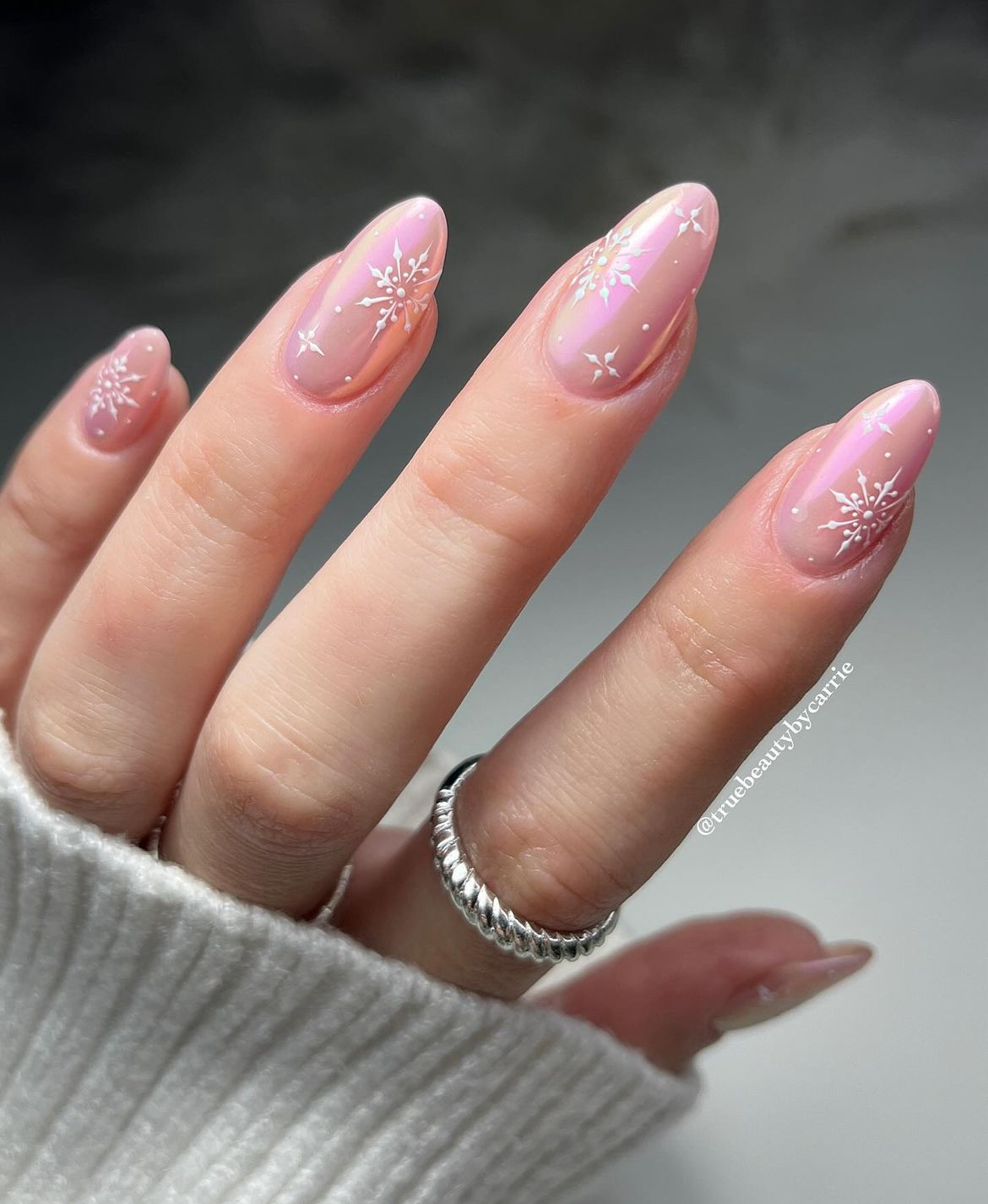 Shimmer Glossy Visual Idea Shimmer Glossy Visual Idea — Short Winter Almond Nails