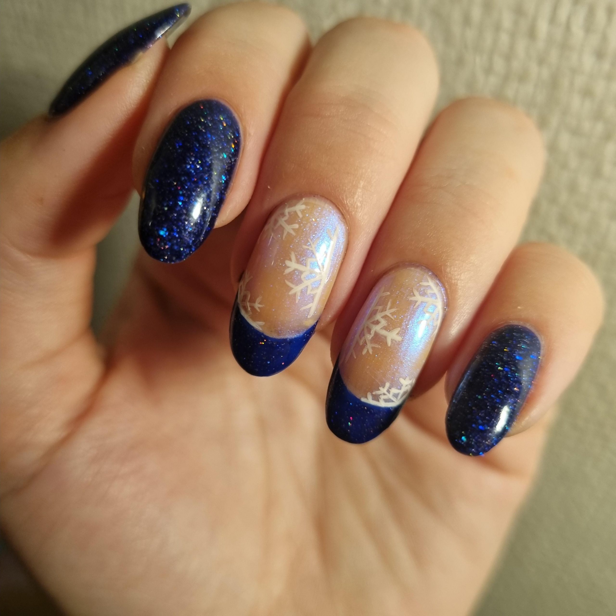 Dark Blue Glitter Snowflake French Nails Dark Blue Glitter Snowflake French Nails — Dark Winter Nails