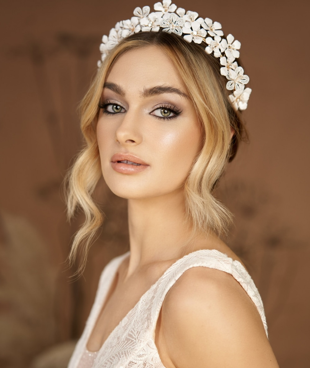 Collarbone Visual Idea Collarbone Visual Idea — Winter Wedding Hairstyles