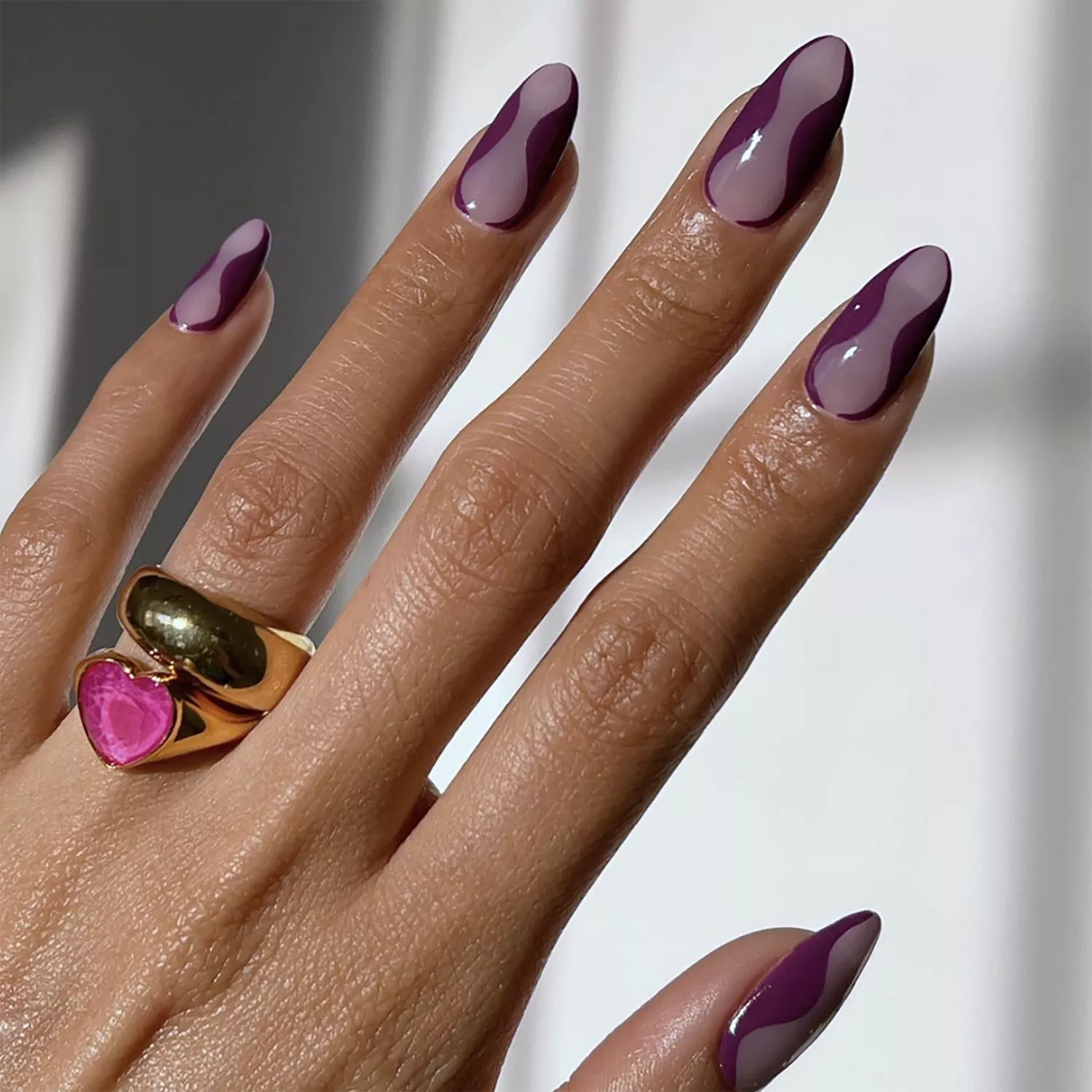 Deep Purple Wavy Lines Almonds — Winter Purple Nails