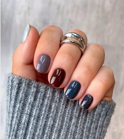 Winter Color Palette With Glitter Accent — Short Winter Gel Nails