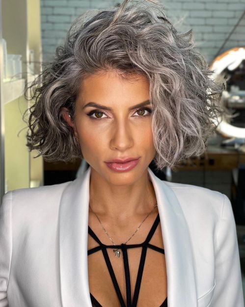 60 Unbeatable Haircuts for Women over 40 to Take on Board in 2026