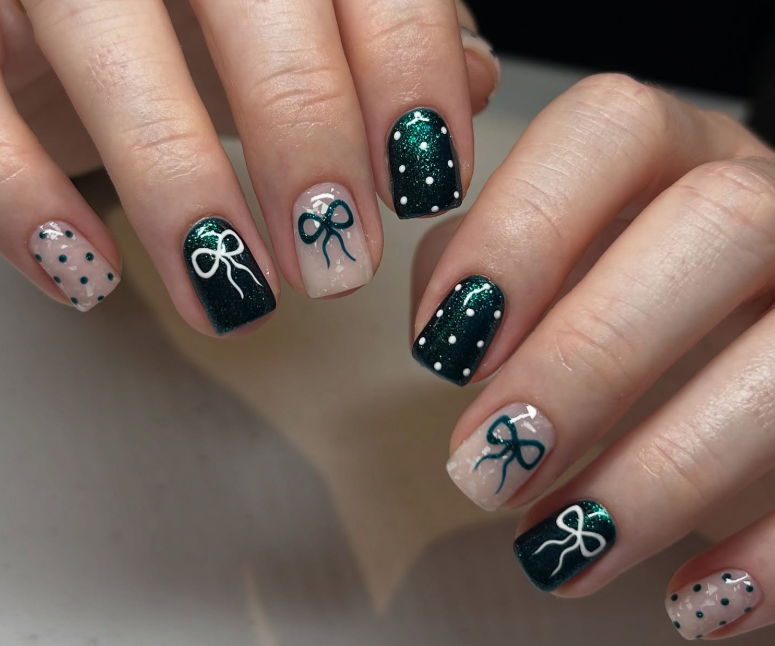 Sparkling Green and White Bow Nails Sparkling Green and White Bow Nails — Cute Winter Nails