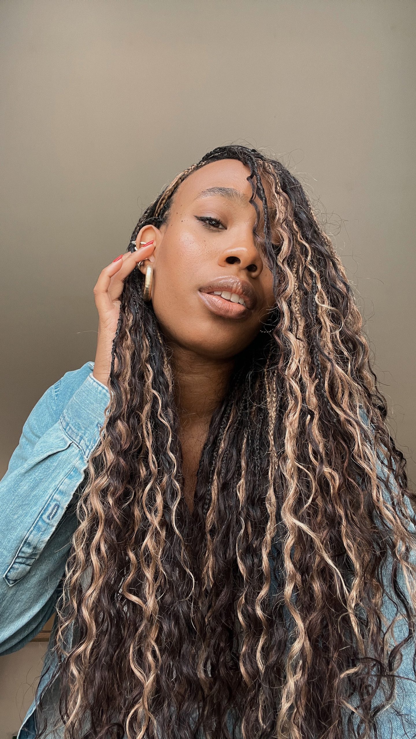 Knotless Goddess Braids with Blonde Knotless Goddess Braids with Blonde — Winter Braids for Black Women