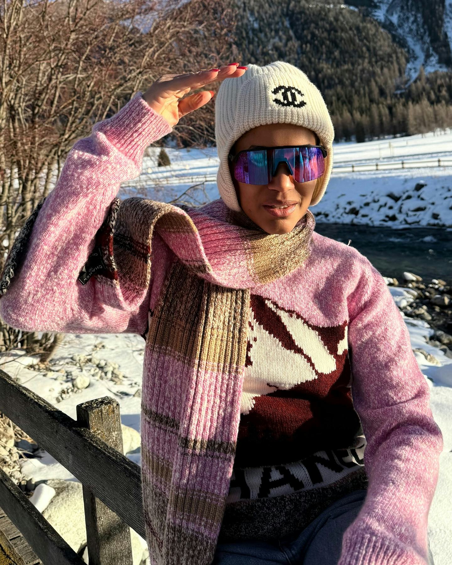 Graphic Pink Sweater with Ski Goggles Graphic Pink Sweater with Ski Goggles — Apres Ski Outfits