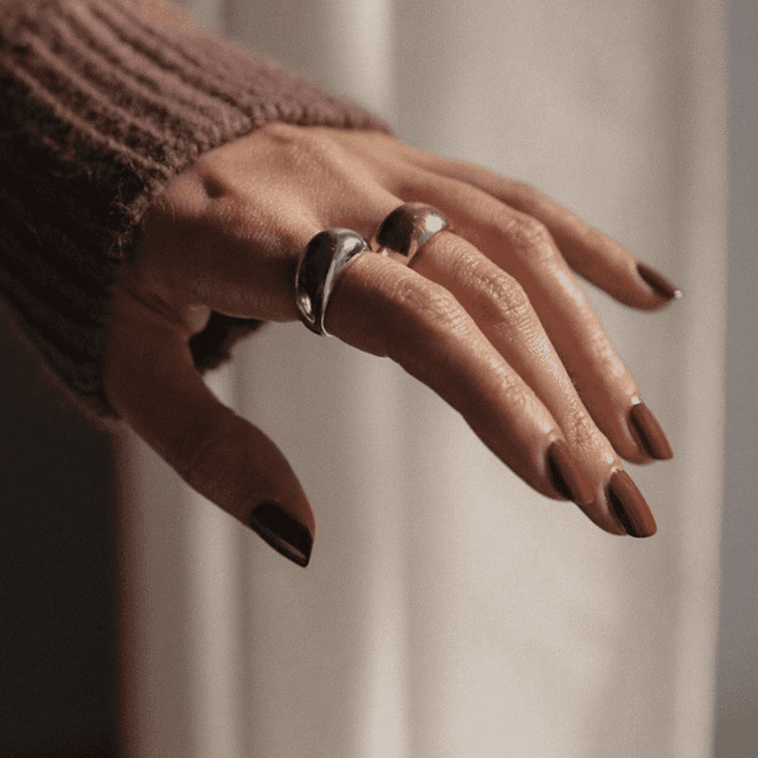 Deep Warm Brown Glossy Ovals Deep Warm Brown Glossy Ovals — Winter Nail Colors
