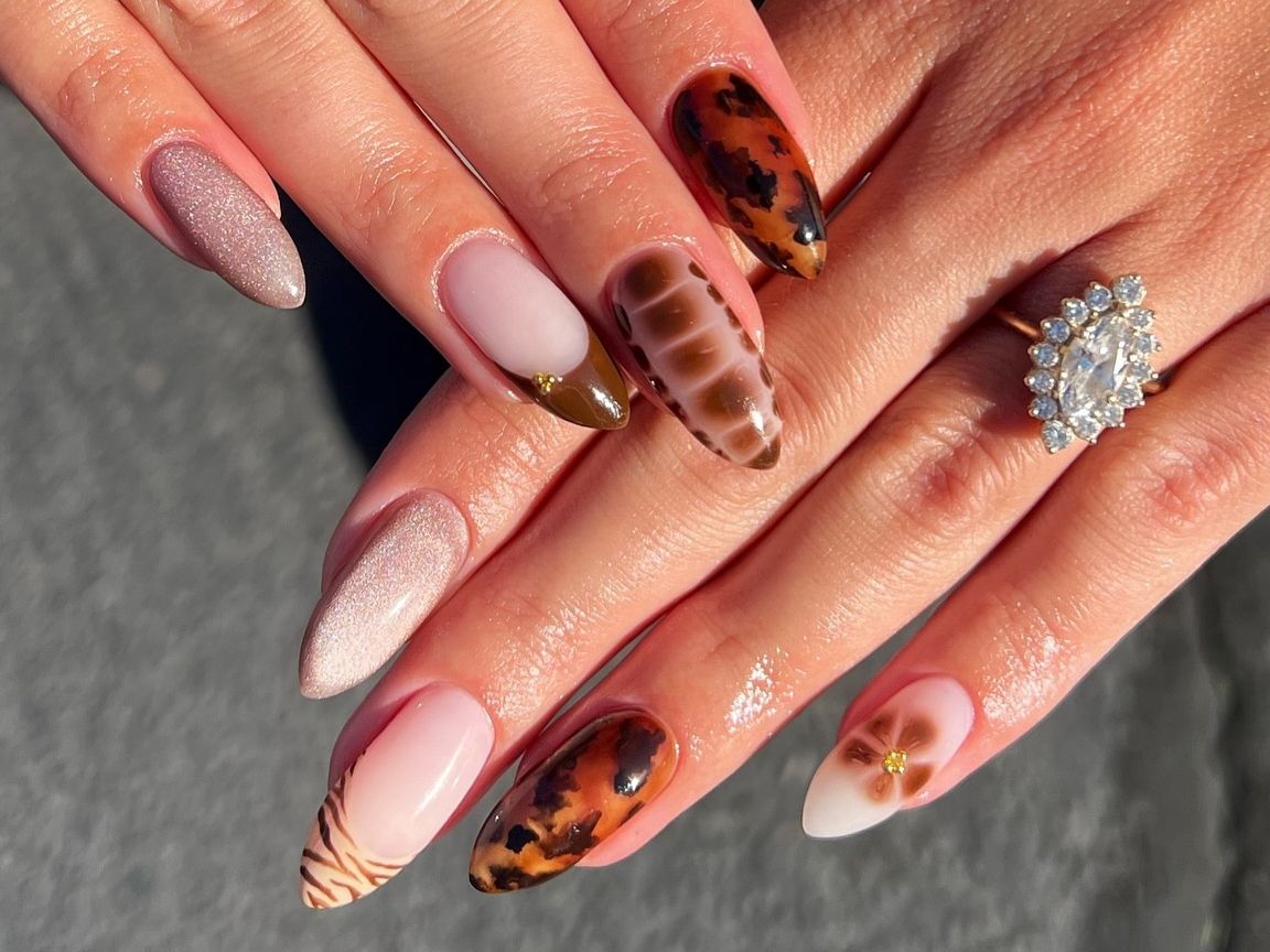 Tortoiseshell Tiger Stripe Almonds Tortoiseshell Tiger Stripe Almonds — Fall to Winter Nails