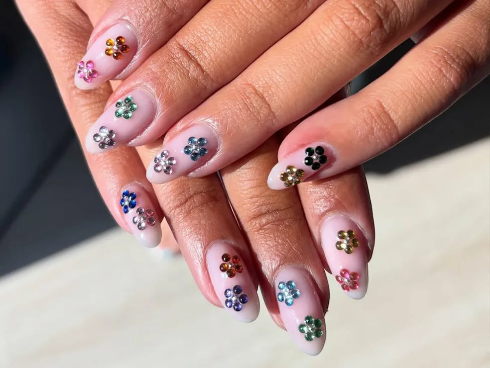 Clear Rhinestone Flower Almond Nails Clear Rhinestone Flower Almond Nails — Simple Nail Designs