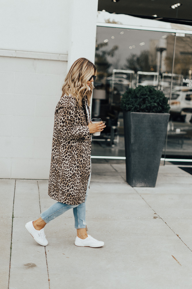 Longline Leopard Coat with White Tee and Skinny Jeans Longline Leopard Coat with White Tee and Skinny Jeans — Leopard Coat Outfits