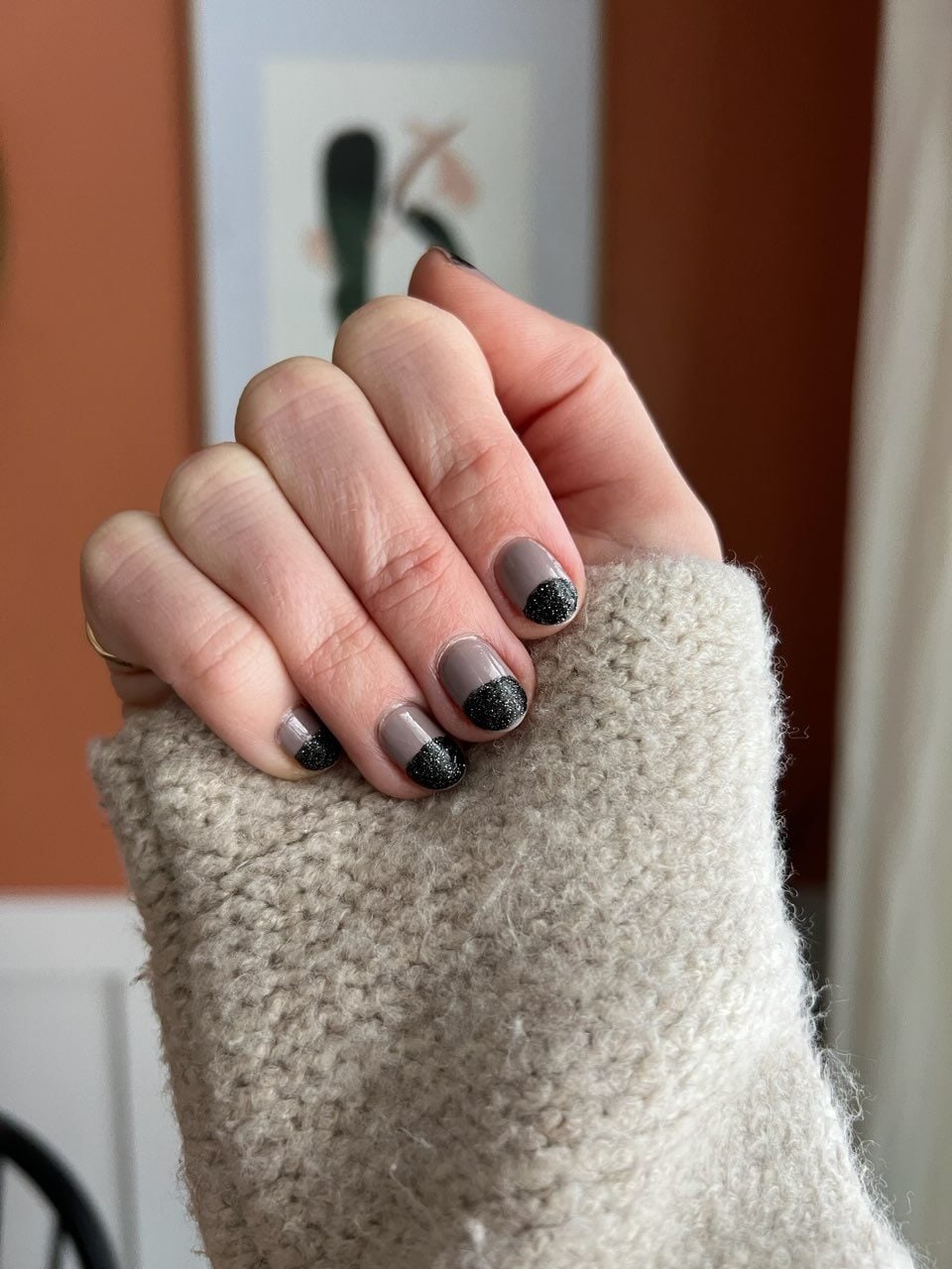 Blue to Lavender Glitter Gradient Oval Nails — Winter Nails
