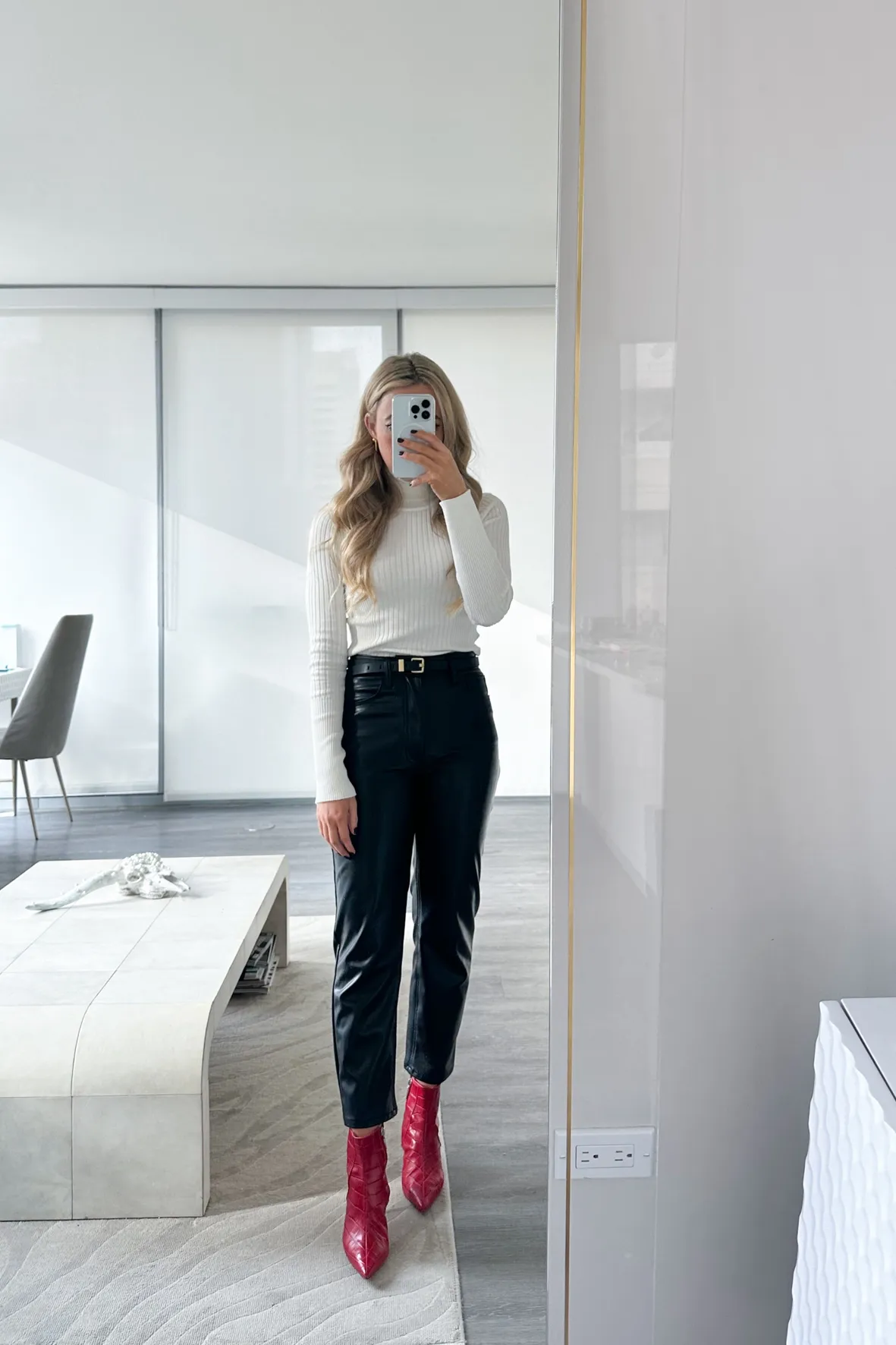 Textured Cream Coat with Ripped White Jeans Textured Cream Coat with Ripped White Jeans — Chicago Winter Outfits
